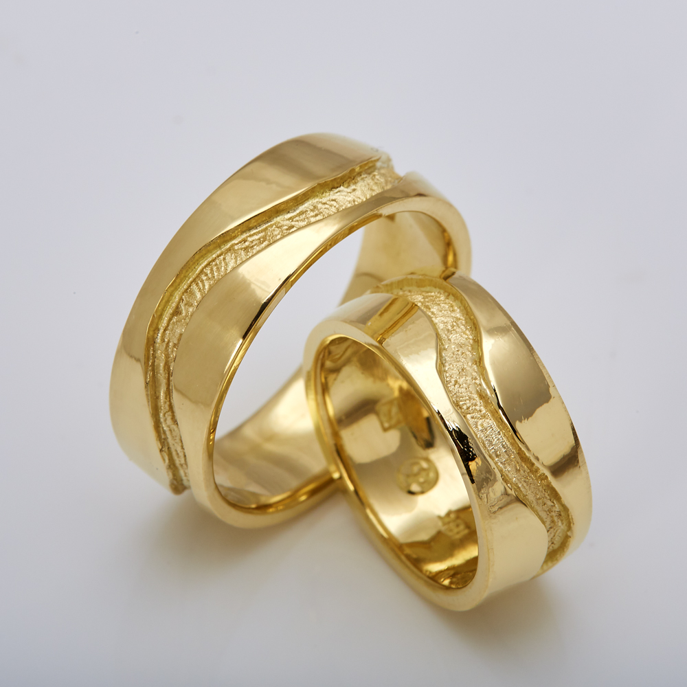 River Gold Wedding Ring 8mm in 18K Yellow Gold